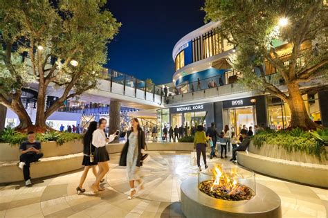 Westfield Century City Mall .